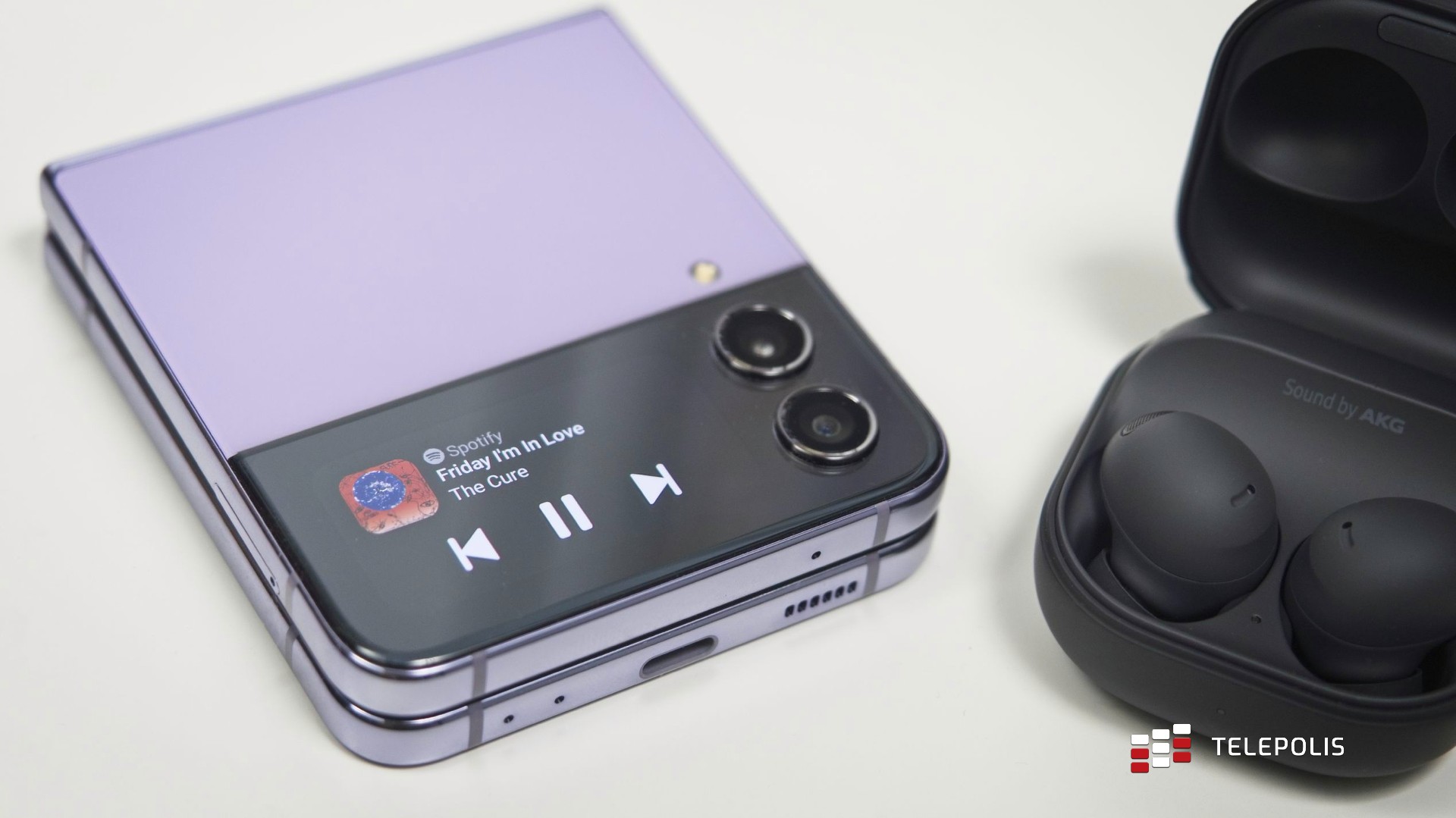 Samsung Galaxy Z Flip4 – test. Składak, który poskładał konkurencję