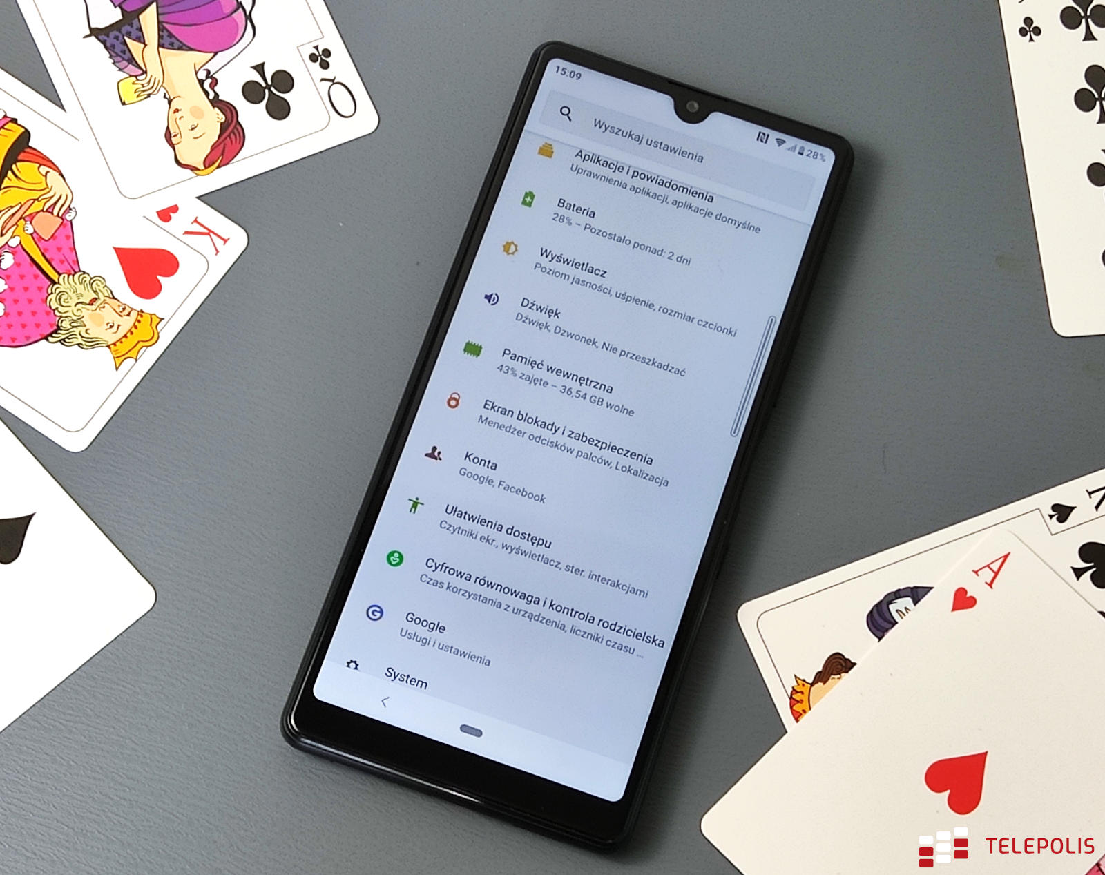 Test Sony Xperia L4: smukła elegancja i skromne wnętrze