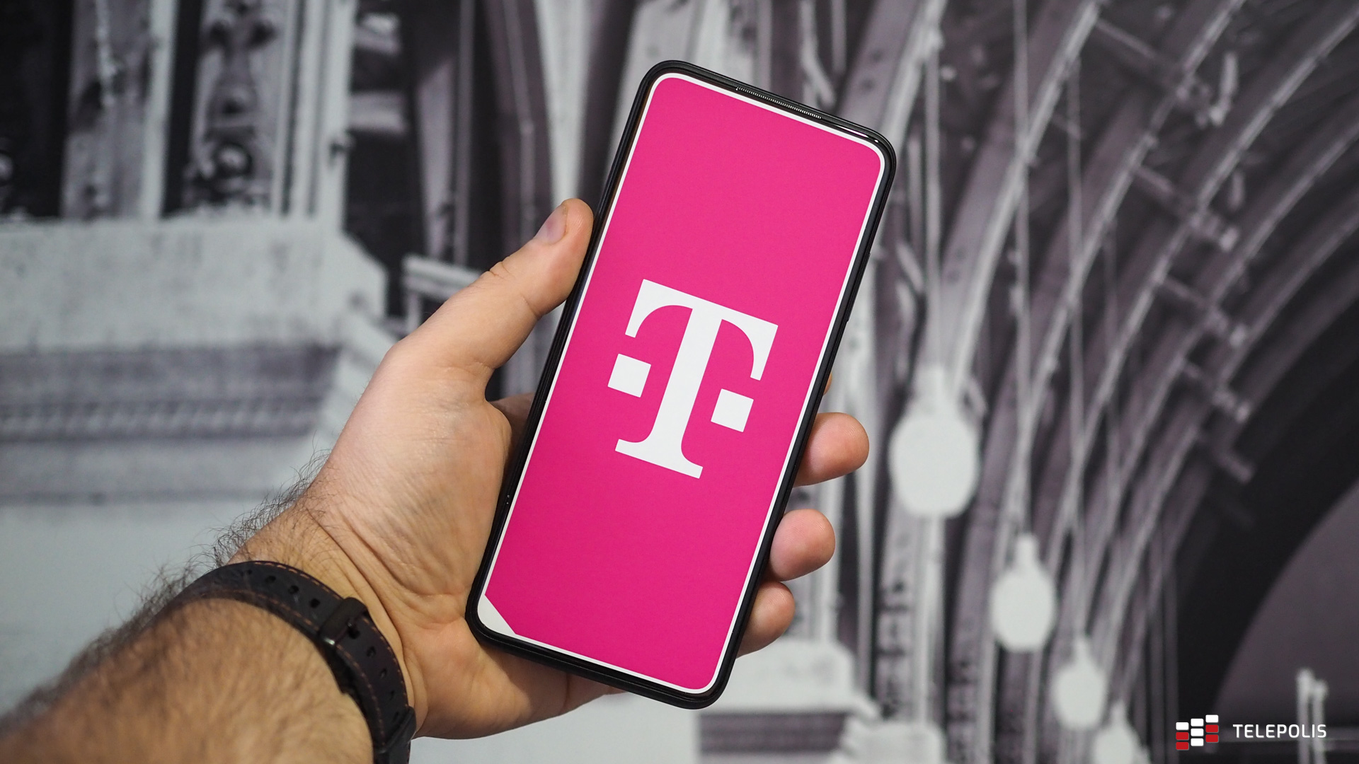 T-Mobile ma własny smartfon. Sprawdziłem, ile ten sprzęt jest wart