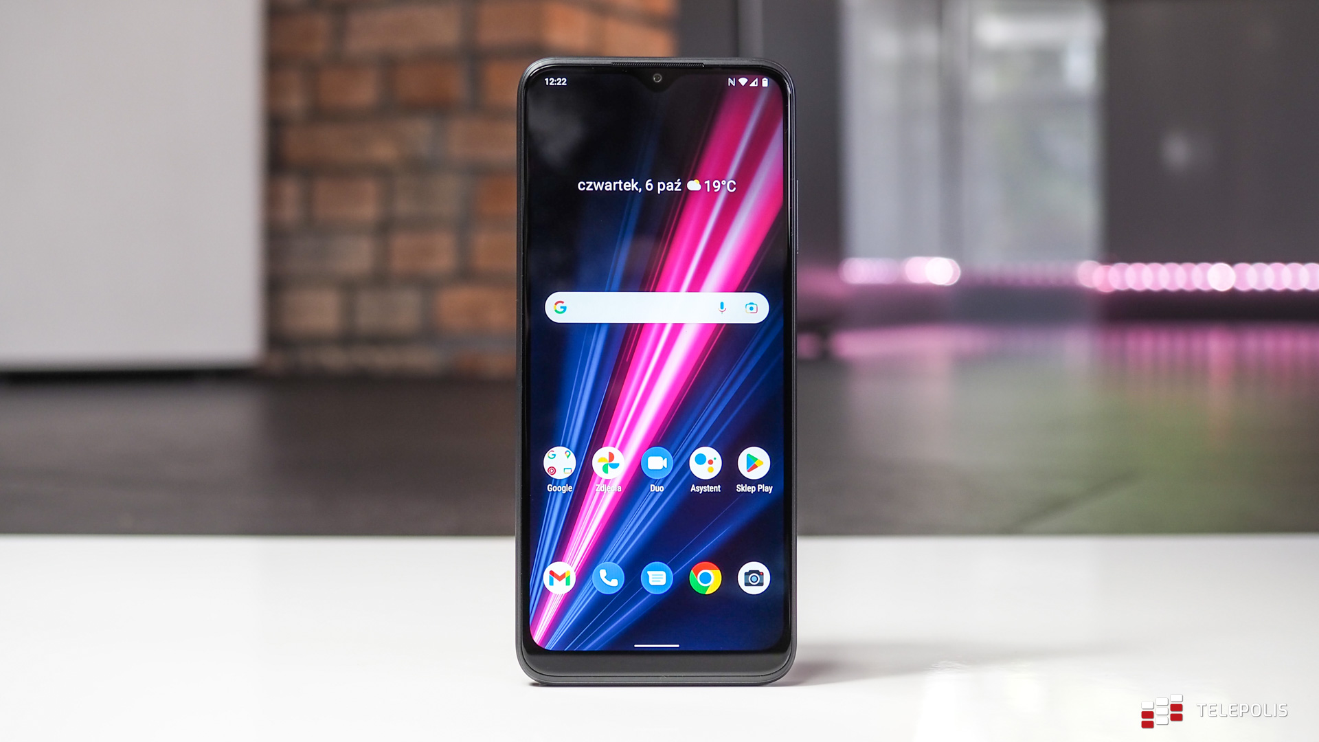 T-Mobile ma własny smartfon. Sprawdziłem, ile ten sprzęt jest wart
