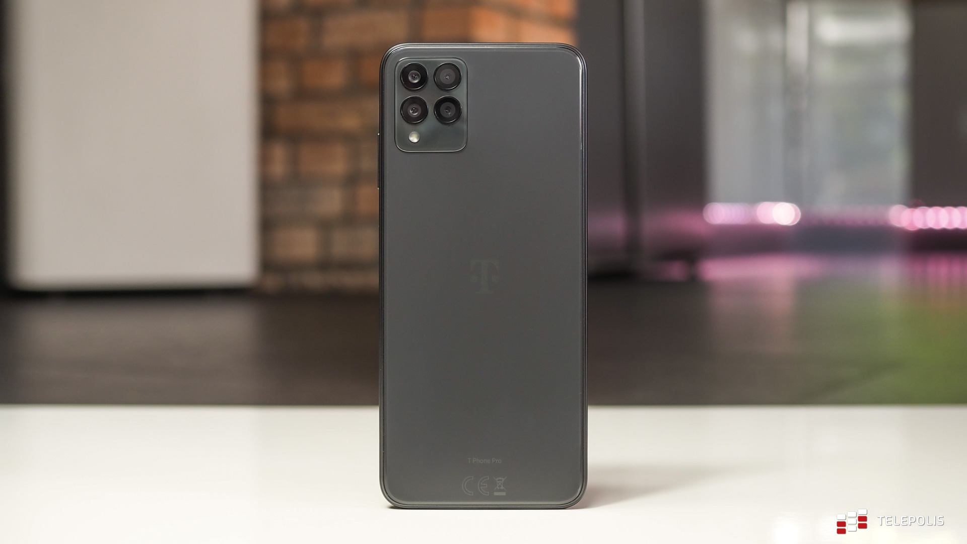T-Mobile ma własny smartfon. Sprawdziłem, ile ten sprzęt jest wart