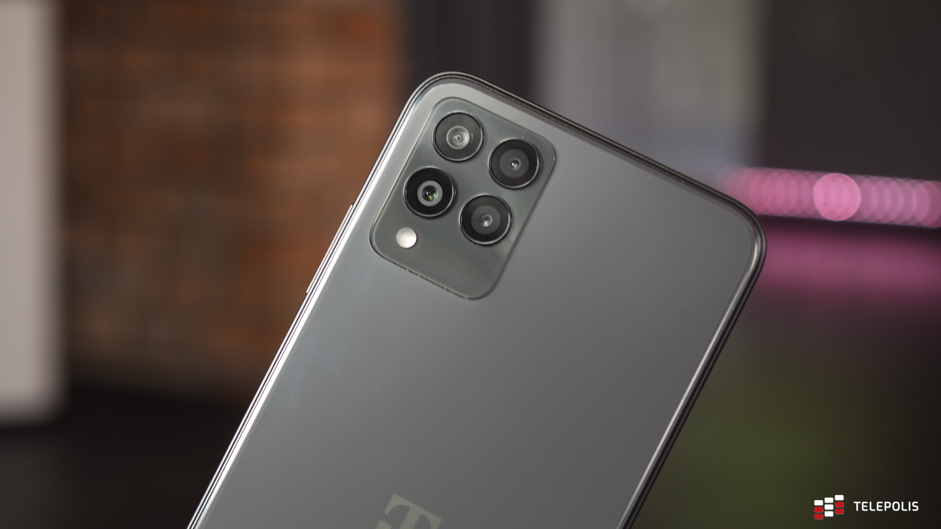 T-Mobile ma własny smartfon. Sprawdziłem, ile ten sprzęt jest wart