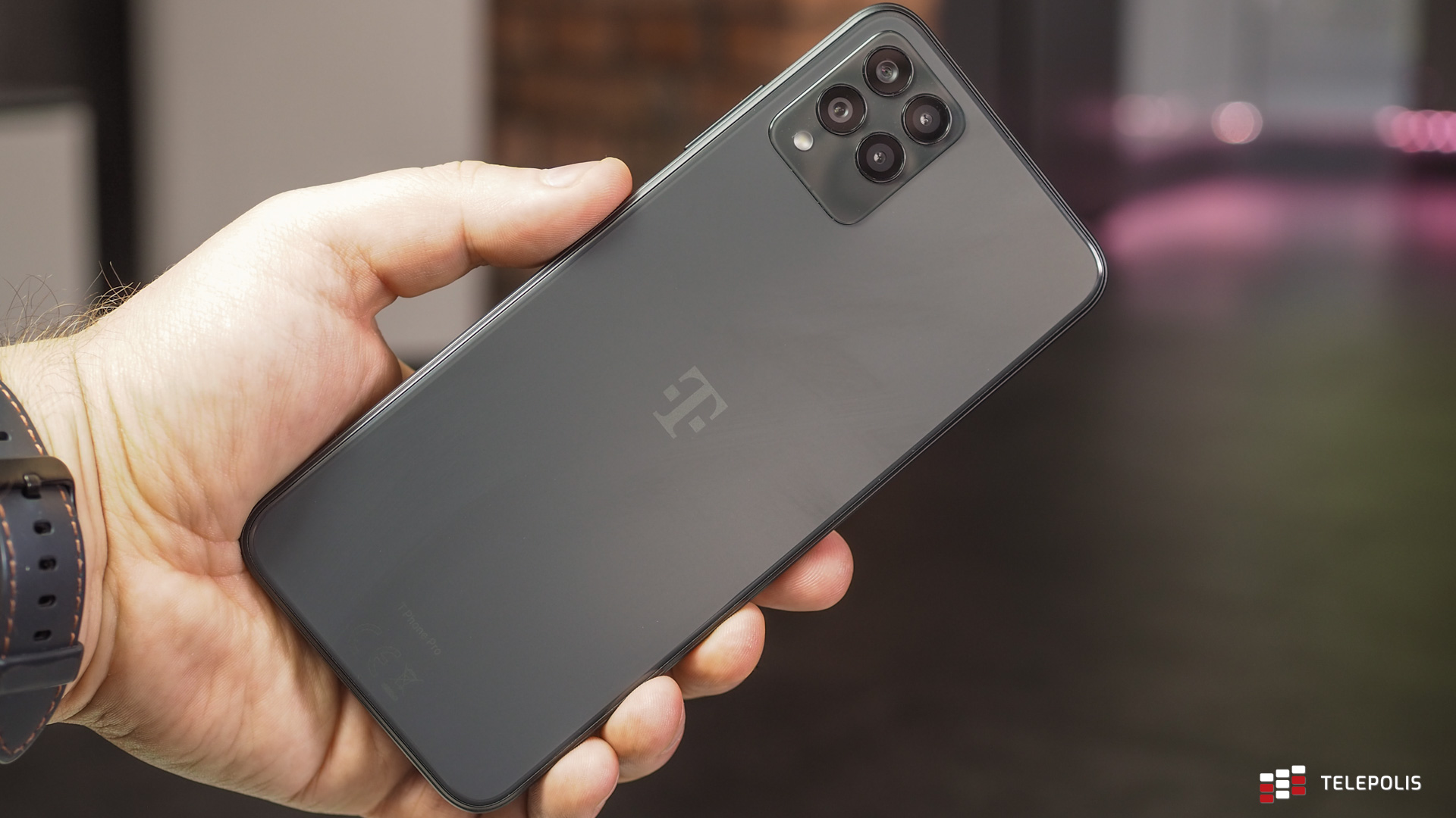 T-Mobile ma własny smartfon. Sprawdziłem, ile ten sprzęt jest wart