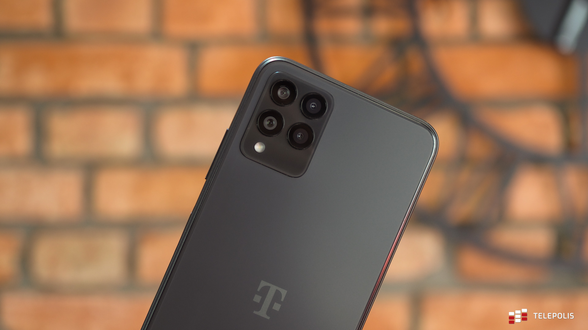 T-Mobile ma własny smartfon. Sprawdziłem, ile ten sprzęt jest wart