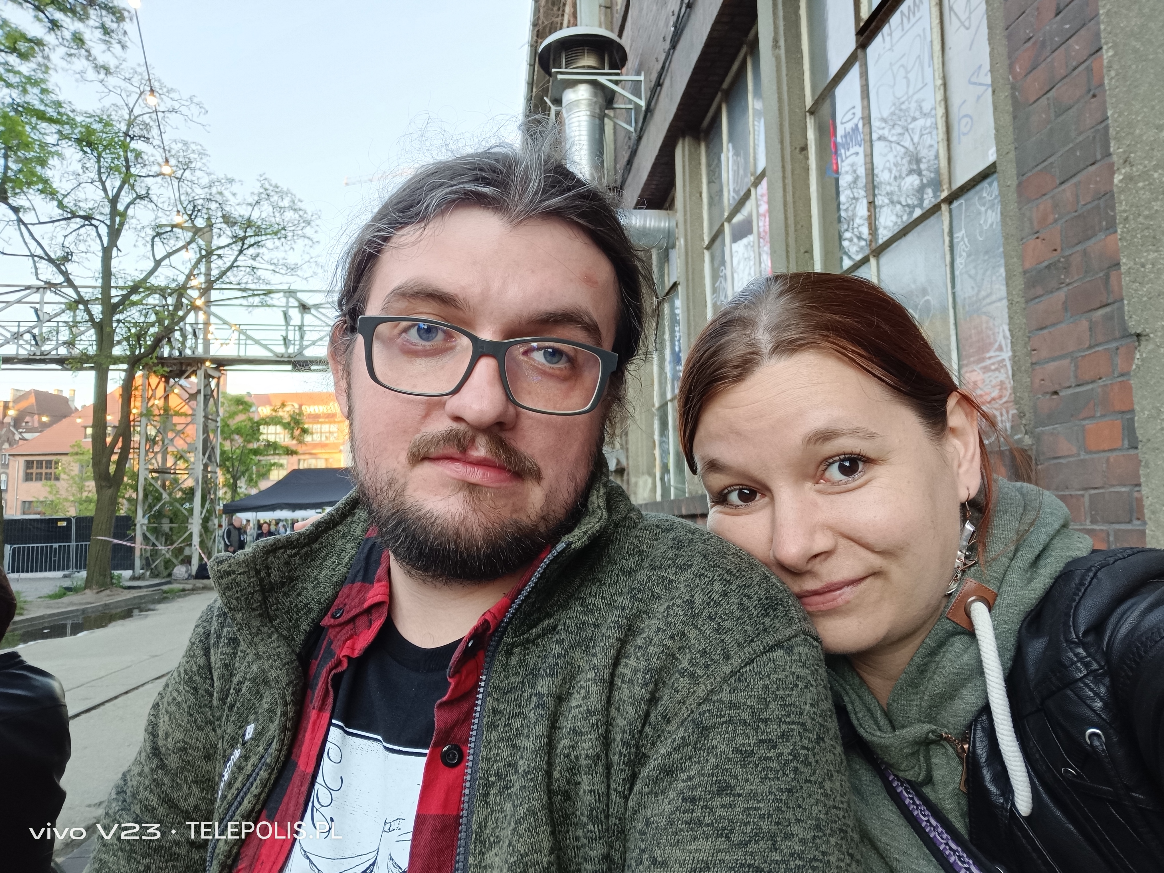 Vivo V23 5G z lampą do selfie. Nie wiedziałam, że go potrzebuję!