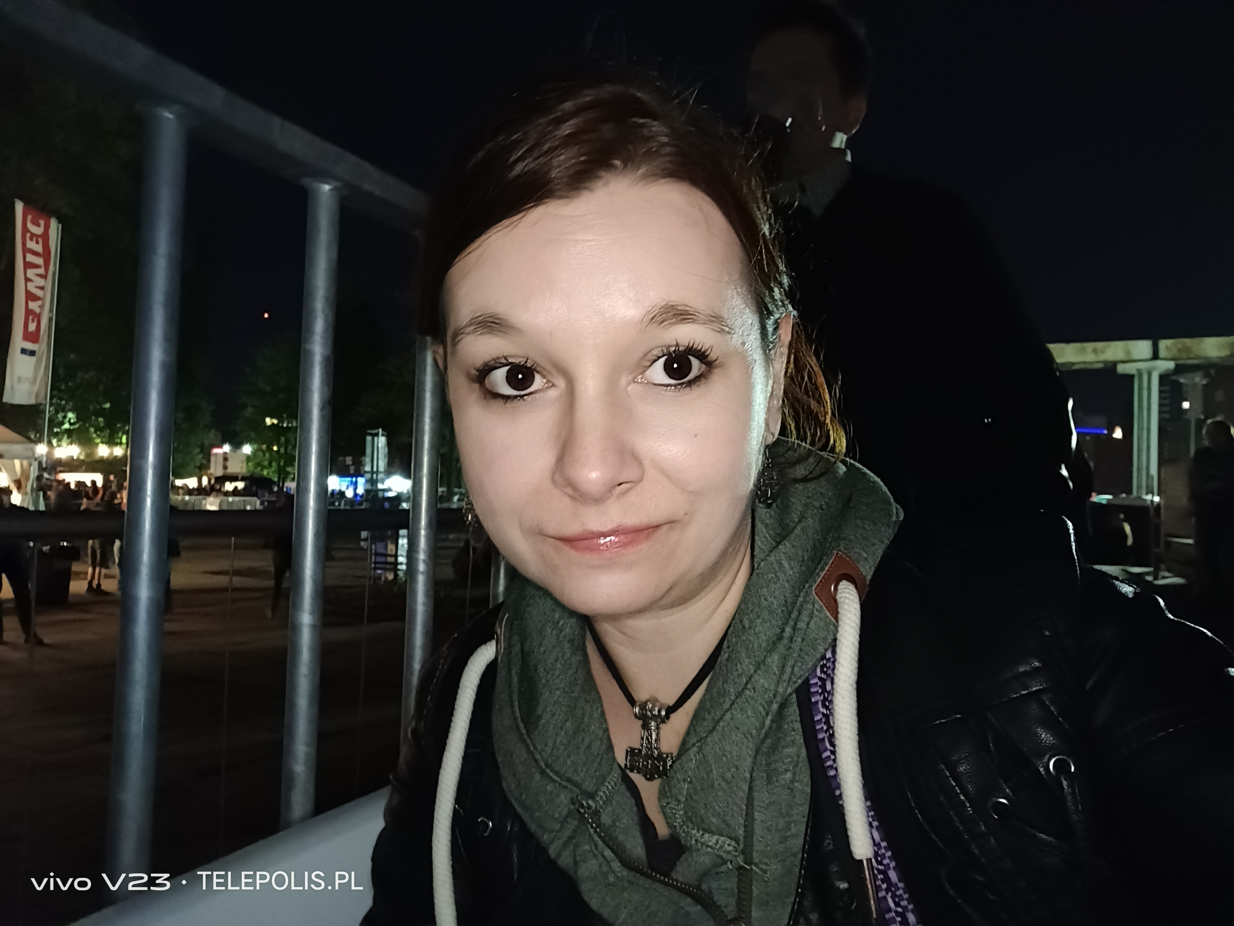 Vivo V23 5G z lampą do selfie. Nie wiedziałam, że go potrzebuję!