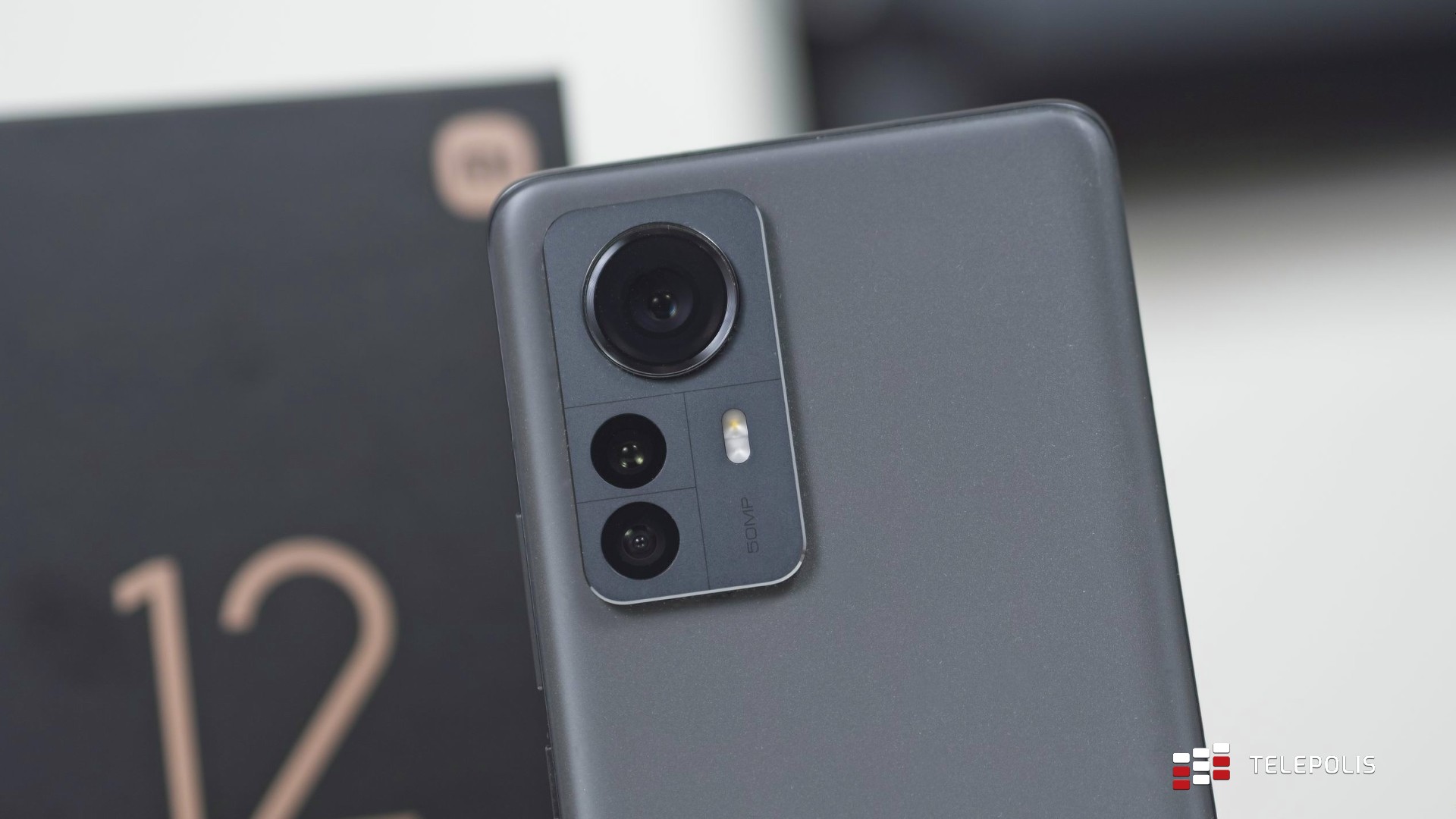Xiaomi znowu to zrobiło! Stworzyło telefon idealny... i go popsuło