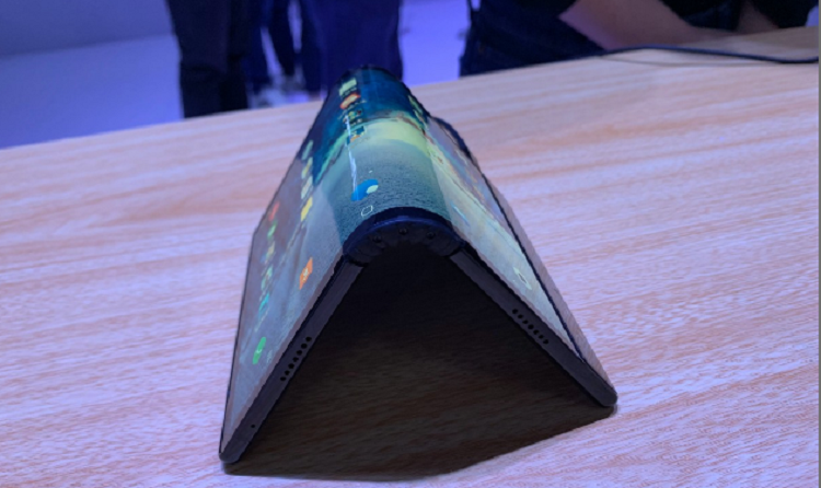 Huawei już ma składany smartfon. W pełni działające urządzenia trafiły do operatorów