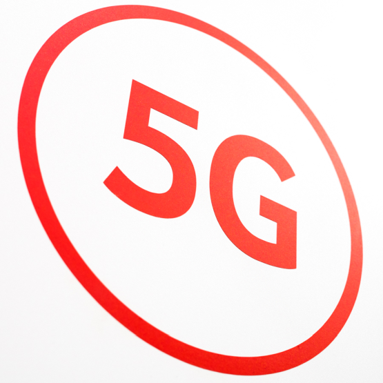 5G nie szkodzi - naukowcy obalają mity pseudonaukowców [wideo]