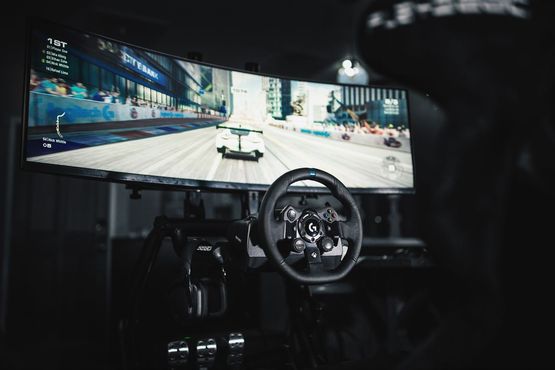 Logitech prezentuje G923 - kierownicę z TRUEFORCE, kompatybilną z PC oraz PlayStation