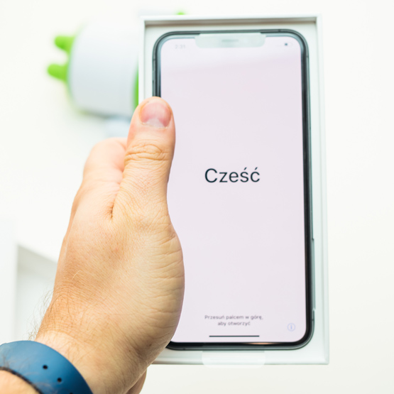 Kupił iPhone'a XS za wannę drobnych. Takie rzeczy tylko w Rosji