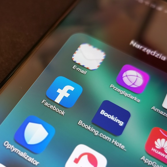 Już jutro Włochy nałożą podatek na m.in Facebooka, Google i Apple
