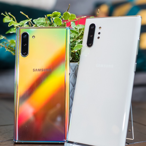 Samsung Galaxy Note10 w końcu z szybkim ładowaniem. Koniec obaw o płomienie?