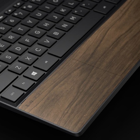 Drewniane obudowy i ponad 20 godzin działania w nowych laptopach HP