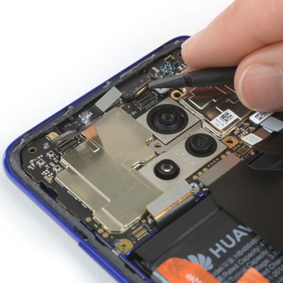 Huawei wymieni rozbite ekrany za pół ceny. Promocja w całym kraju