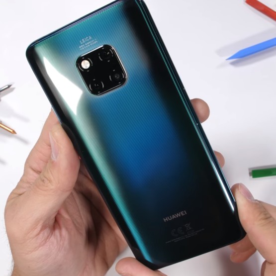 Mate 20 Pro kontra JerryRigEverything: flagowego Huaweia lepiej nie wyginać zbyt mocno