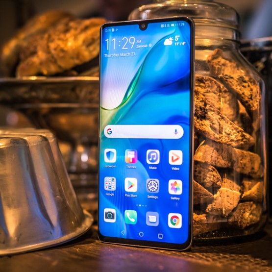 Huawei P30 Pro składa się z 1631 części. Zaledwie 15 z nich pochodzi z USA i są dość drogie