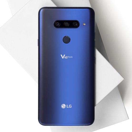 LG V40 ThinQ wchodzi do sprzedaży w Polsce. Kupisz smartfon, a w prezencie dostaniesz... telewizor 4K