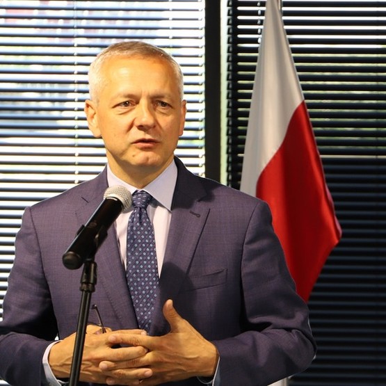 Aukcja 5G pomysłem UKE. Zmiany norm PEM ciągle bez konkretnej daty