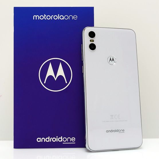 Motorola One przetestowana. Motorola kończy dobry rok udanym smartfonem