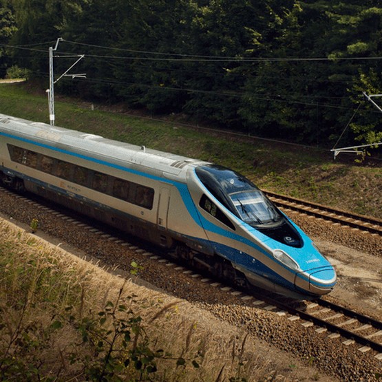 PKP Intercity: pasażerowie coraz chętniej korzystają z Wi-Fi w Pendolino