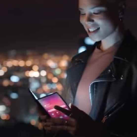 Składany smartfon Samsunga na filmie promocyjnym [wideo]