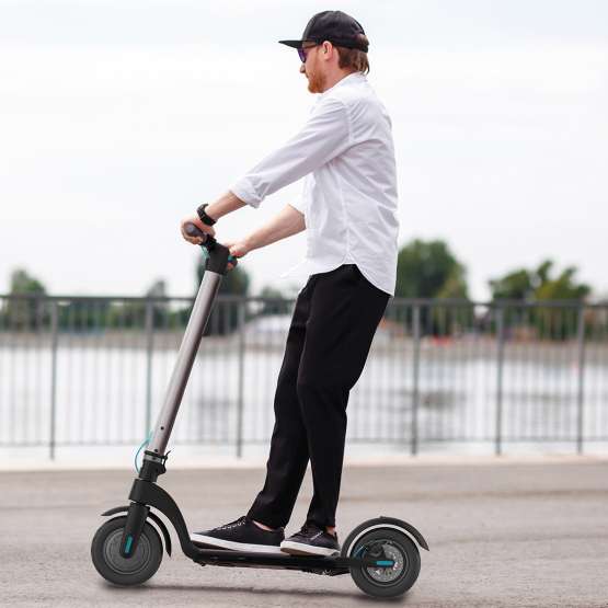 Motus Scooty 8.5 Power - mocna hulajnoga elektryczna w ofercie Plusa
