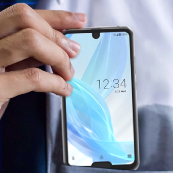 Sharp Aquos R2 Compact to telefon z dwoma wcięciami w ekranie naraz