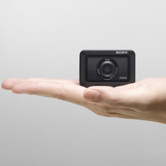 Sony RX0 II to nowe marzenie YouTubera. Miniaturowa kamera z obrotowym ekranem i autofocusem na oczy