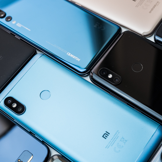 Młodzi Europejczycy chętnie zastępują aparaty telefonami, ale nie do końca wierzą w ich możliwości
