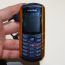 Samsung E2370 - twardziel co brzydzi się ładowarki