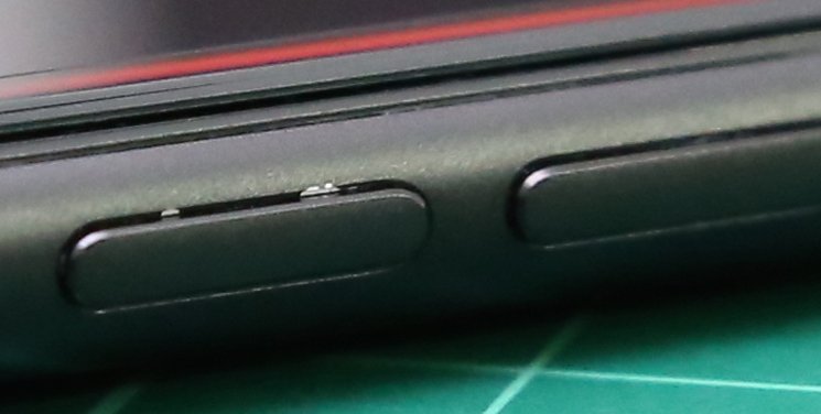 Z czarnych iPhone'ów 7 odpryskuje lakier