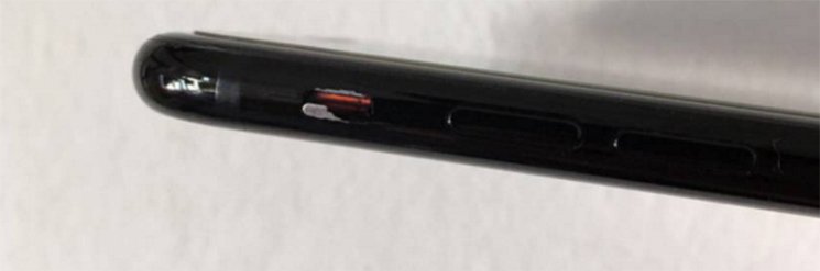 Z czarnych iPhone'ów 7 odpryskuje lakier