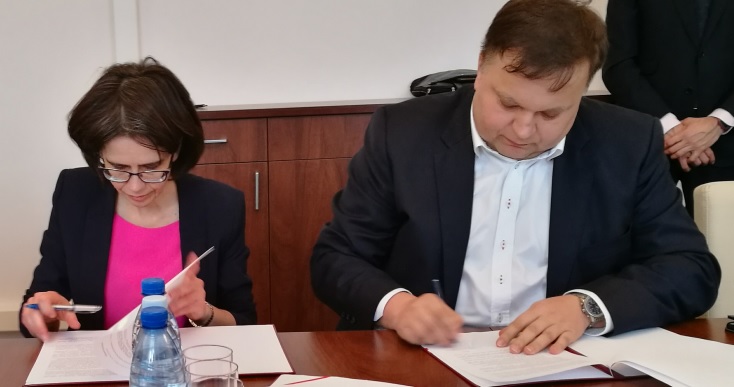 Netia podłączy światłowodami blisko tysiąc szkół