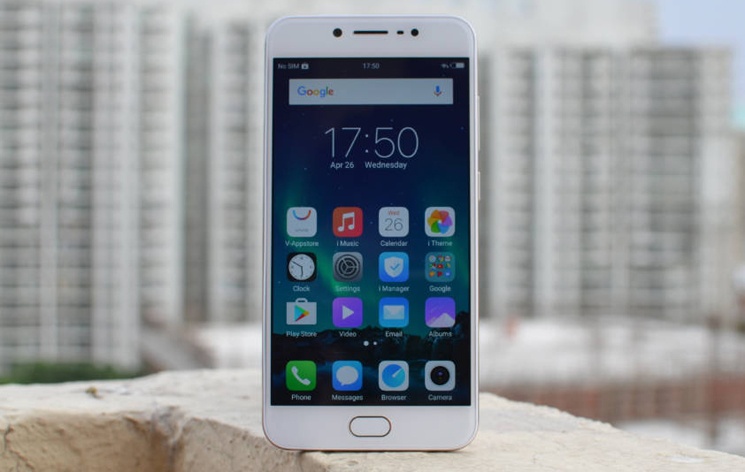 Vivo prezentuje V5s - smartfon "selfiecentryczny"