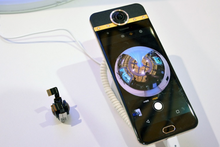 Kamera 360 stopni, która zmieści się w iPhone'ie 7 Plus