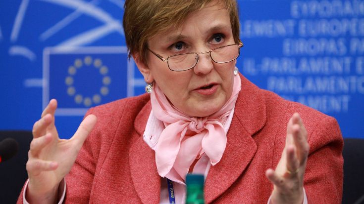 Róża Thun odpowiada minister Streżyńskiej w sprawie roamingu