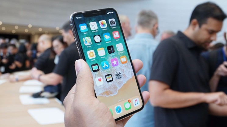 Jest iPhone - są kolejki!