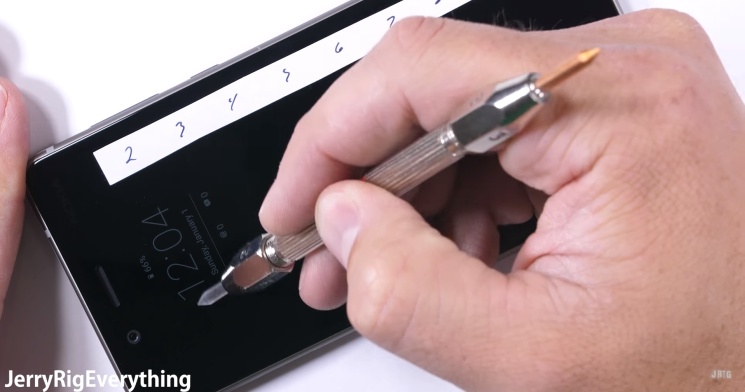 Nokia 8 to smartfon wytrzymały