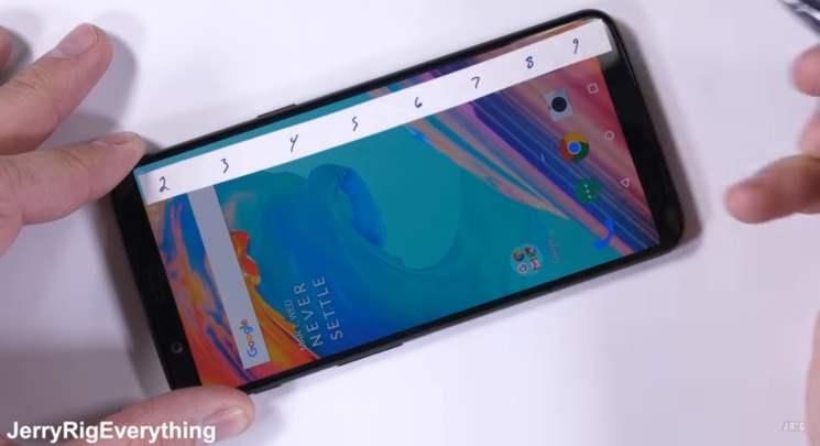 OnePlus 5T w rękach pogromcy smartfonów