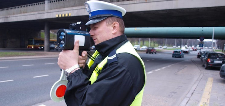 Polacy lubią opłacać mandaty kartą lub telefonem