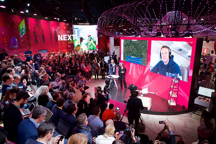 MWC2018: T-Mobile - sieć 5G i Internet w samolotach