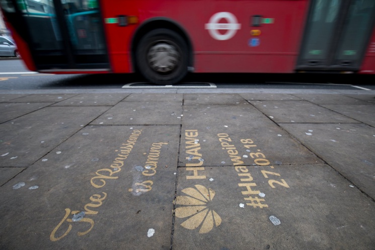 Huawei trolluje sklepy Apple'a i Samsunga w Londynie