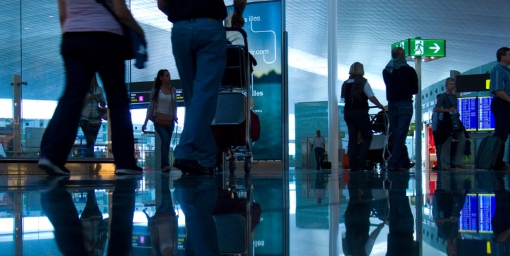 Polacy niechętnie korzystają z lotniskowego Wi-Fi