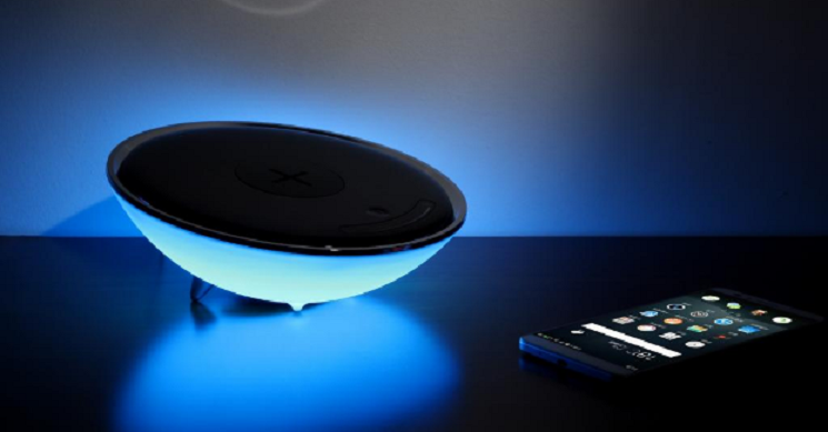 Lampki biurkowe Platinet naładują telefon