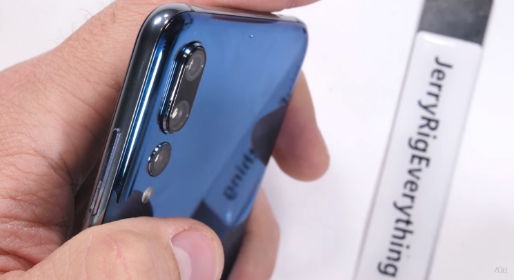 Na Huaweia P20 Pro trzeba uważać