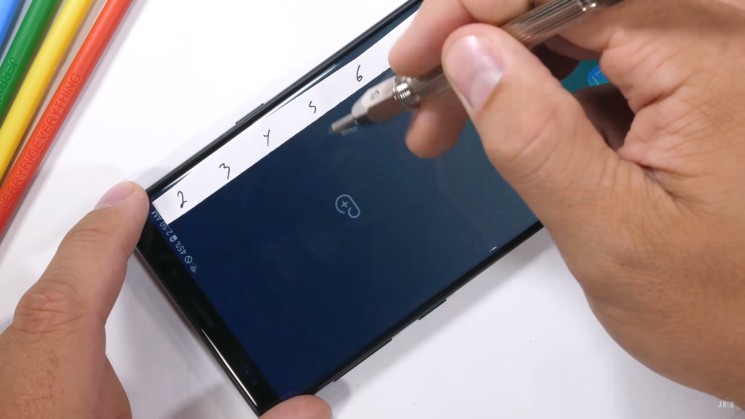 JerryRigEverything znęca się nad Note9 - testy ujawniły małą wadę konstrukcyjną